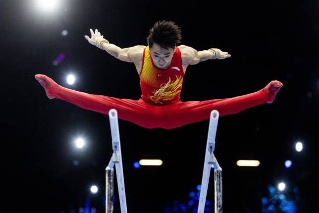 ROTTERDAM - Jingyuan Zou (CHN) during the parallel bars apparatus final at the World Gymnastics Championships in Rotterdam Ahoy. IRIS VAN DEN BROEK ANP xVIxANPxSportx xxANPxIVx 573614375 originalFilename: 573614375