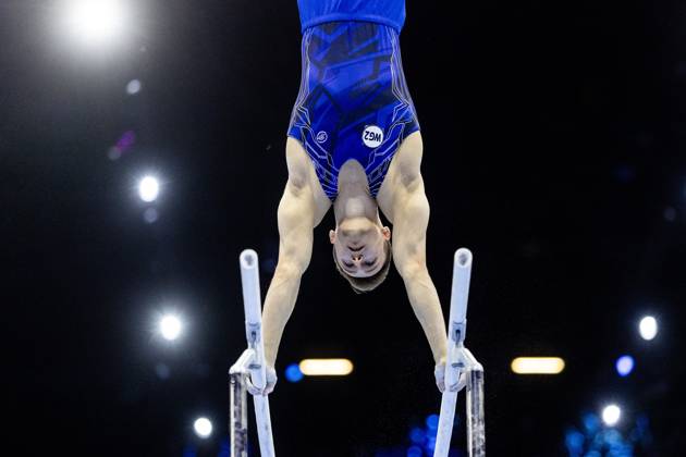 ROTTERDAM - Daniel Marinov (WG2) during the uneven bars apparatus final at the World Gymnastics Championships in Rotterdam Ahoy. IRIS VAN DEN BROEK ANP xVIxANPxSportx xxANPxIVx 573616254 originalFilename: 573616254.jpg