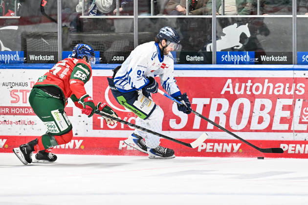 Penny DEL: Augsburger Panther vs. Straubing Tigers, October 25, 2026, AUGSBURG, GERMANY, OCTOBER 25: Ryan BUTTON of the Augsburger Panther (55) and Hudson ELYNUIK of the Straubing Tigers (91) face off during the Penny DEL match between the Augsburger Panther and the Straubing Tigers on Matchday 12 at Curt Frenzel Stadium Copyright: xBEAUTIFULxSPORTS Goldbergx