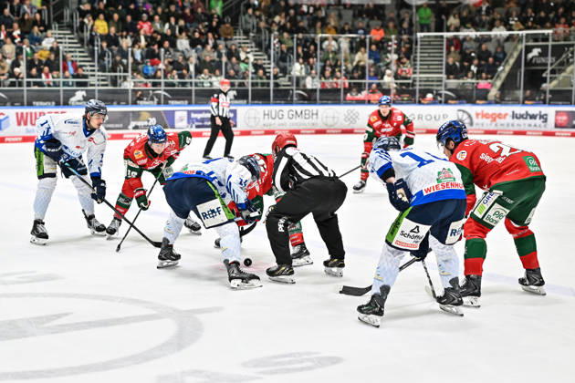 Penny DEL: Augsburger Panther vs. Straubing Tigers, October 25, 2026, AUGSBURG, GERMANY OCTOBER 25 The photo shows a faceoff in the neutral zone during the Penny DEL game between the Augsburg Panthers and the Straubing Tigers on Matchday 12 at Curt Frenzel Stadium Copyright: xBEAUTIFULxSPORTS Goldbergx