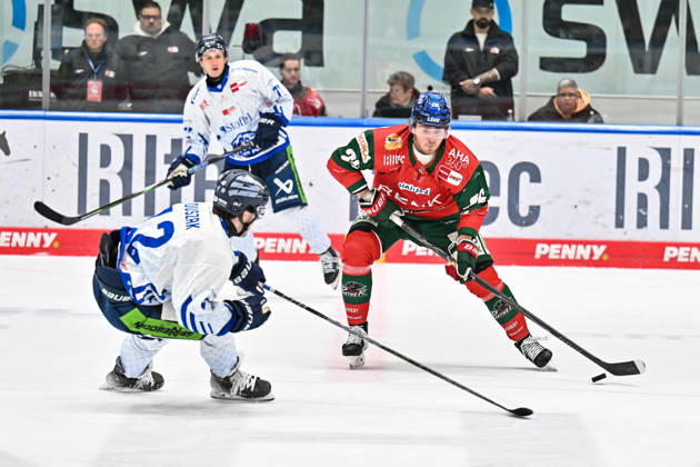 Penny DEL: Augsburger Panther vs. Straubing Tigers, October 25, 2026, AUGSBURG, GERMANY, OCTOBER 25: Joseph DUSZAK of the Straubing Tigers (No. 12) and Alexander BLANK of the Augsburger Panther (No. 26) face off during the Penny DEL match between the Augsburger Panther and the Straubing Tigers on Matchday 12 at Curt Frenzel Stadium Copyright: xBEAUTIFULxSPORTS Goldbergx