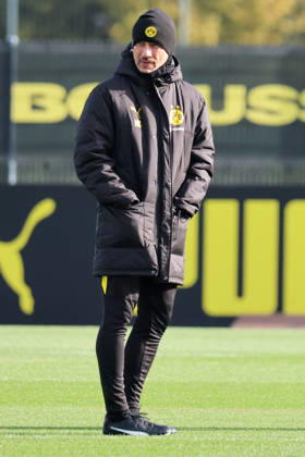 Dortmund, Deutschland: 25.10.2026 - Öffentliches Training - Borussia Dortmund Im Bild: Cheftrainer Niko Kovac (BVB) (DFL DFB REGULATIONS PROHIBIT ANY USE OF PHOTOGRAPHS as IMAGE SEQUENCES and or QUASI-VIDEO)