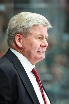 Augsburg, Germany, October 25, 2026 PENNY DEL 2026–2027, Game 12: Augsburg Panthers vs. Straubing Tigers. Pictured: Coach Bill Peters, AEV Copyright: xFotostandx xStiebertx