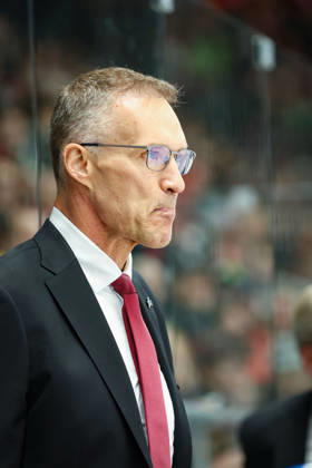 Augsburg, Germany, October 25, 2026 PENNY DEL 2026–2027, Game 12: Augsburg Panthers vs. Straubing Tigers. Pictured: Assistant Coach Gerry Fleming, AEV Copyright: xFotostandx xStiebertx