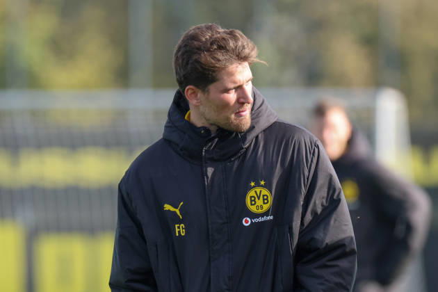 Dortmund, Deutschland: 25.10.2026 - Öffentliches Training - Borussia Dortmund Im Bild: Torhüter Gregor Kobel (BVB) (DFL DFB REGULATIONS PROHIBIT ANY USE OF PHOTOGRAPHS as IMAGE SEQUENCES and or QUASI-VIDEO)