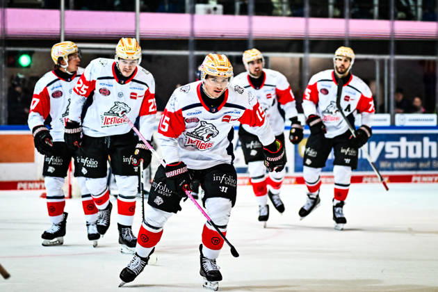 Goal celebration, cheers, joy from goal scorer Nikolaus Heigl of the Nuremberg Ice Tigers, 15, GER, Iserlohn Roosters vs. Nuremberg Ice Tigers, ice hockey, Penny DEL, Matchday 12, 2026–2027 season, October 25, 2026, GER, Iserlohn Roosters vs. Nuremberg Ice Tigers, ice hockey, Penny DEL, Matchday 12, 2026–2027 season, October 25, 2026, Iserlohn Copyright: xJonasxBrockmann Eibner-Pressefotox EP_JBN