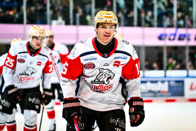Goal celebration, cheers, joy from goal scorer Nikolaus Heigl of the Nuremberg Ice Tigers, 15, GER, Iserlohn Roosters vs. Nuremberg Ice Tigers, ice hockey, Penny DEL, Matchday 12, 2026–2027 season, October 25, 2026, GER, Iserlohn Roosters vs. Nuremberg Ice Tigers, ice hockey, Penny DEL, Matchday 12, 2026–2027 season, October 25, 2026, Iserlohn Copyright: xJonasxBrockmann Eibner-Pressefotox EP_JBN