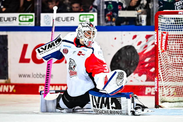 Luis Janett, Nuremberg Ice Tigers, 35, GER, Iserlohn Roosters vs. Nuremberg Ice Tigers, Ice Hockey, Penny DEL, Matchday 12, 2026–2027 Season, October 25, 2026, GER, Iserlohn Roosters vs. Nuremberg Ice Tigers, Ice Hockey, Penny DEL, Matchday 12, 2026–2027 Season, October 25, 2026, Iserlohn Copyright: xJonasxBrockmann Eibner-Pressefotox EP_JBN
