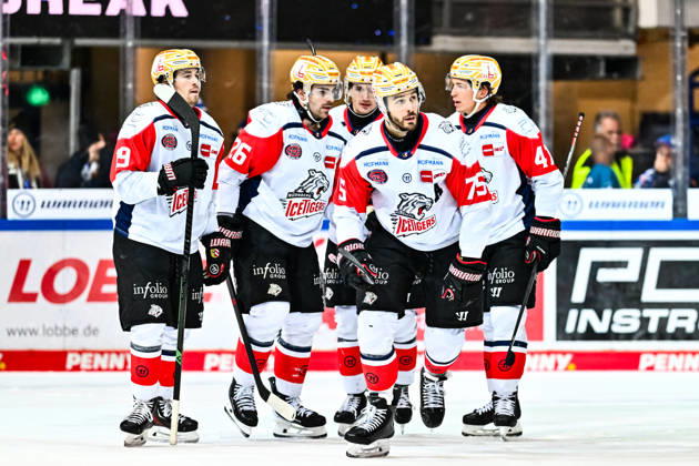 Goal celebration, cheers, joy from goal scorer Samuel Dove McFall of the Nuremberg Ice Tigers, 75 Austin Magera of the Nuremberg Ice Tigers, 19 Jakob Weber of the Nuremberg Ice Tigers, 41 Jackson Cates of the Nuremberg Ice Tigers, 26, GER, Iserlohn Roosters vs. Nuremberg Ice Tigers, ice hockey, Penny DEL, Matchday 12, 2026–2027 season, October 25, 2026, GER, Iserlohn Roosters vs. Nuremberg Ice Tigers, Ice Hockey, Penny DEL, Matchday 12, 2026–2027 Season, October 25, 2026, Iserlohn Copyright: xJonasxBrockmann Eibner-Pressefotox EP_JBN