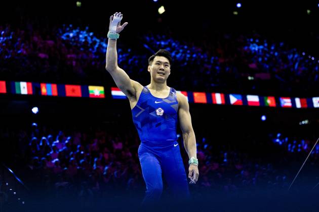 ROTTERDAM - Chia-Hung Tang (TPE) during the horizontal bar apparatus final at the World Gymnastics Championships in Rotterdam Ahoy. IRIS VAN DEN BROEK ANP xVIxANPxSportx xxANPxIVx 573625510 originalFilename: 573625510.jpg