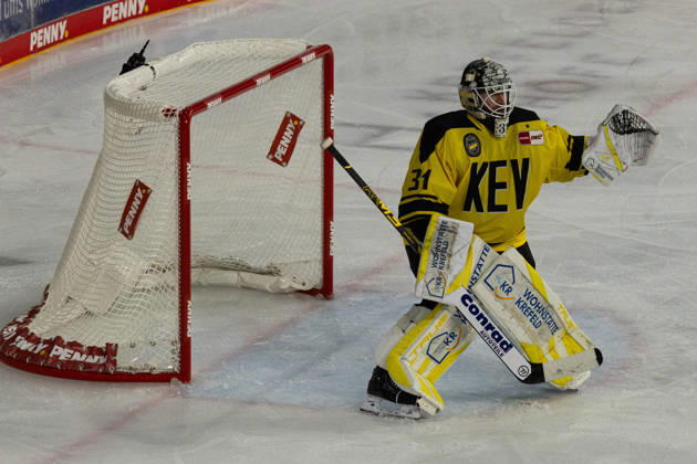 Krefeld, Germany, September 18, 2026 PENNY DEL 2026–2027, Game 12: Krefeld Pinguine vs. EHC Red Bull Munich Pictured: Goaltender Felix Bick, KEV, YAYLA ARENA, North Rhine-Westphalia Copyright: xFotostandx xGoertzx