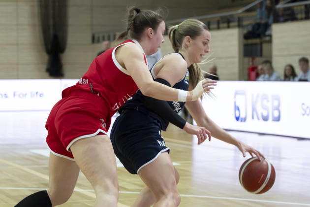 Toyota DBBL 2026–2027: HalFit Lions vs. Herner TC, Halle Saale, Germany, October 25, 2026. Pictured, from left: Kim Franze (Herne) and Lee Volker (Halle), Halle Saale, swh Arena, Saxony-Anhalt, Germany