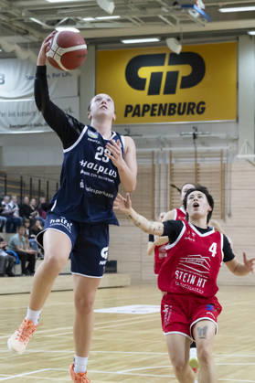 Toyota DBBL 2026–2027: HalFit Lions vs. Herner TC, Halle an der Saale, Germany, October 25, 2026. Pictured, from left: Jordan King (Halle) and Isabella Mauricio (Herne), Halle an der Saale, swh Arena, Saxony-Anhalt, Germany