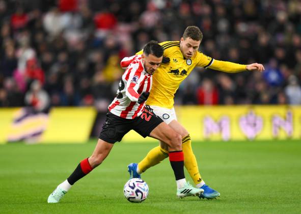 Enzo Le Fee of Sunderland fends off Gabriel Gudmundsson of Leeds United Sunderland v Leeds United, Premier League, Football, Stadium of Light, Sunderland, Tyne & Wear, UK - 25 Oct 2026Sunderland Stadium of Light Tyne & Wear United Kingdom EDITORIAL USE ONLY No use with unauthorised audio, video, data, fixture lists, club league logos or live services. Online in-match use limited to 120 images, no video emulation. No use in betting, games or single club league player publications. Copyright: xRichardxLee Shutterstockx 17234649aq