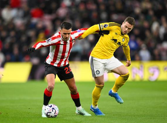 Enzo Le Fee of Sunderland fends off Gabriel Gudmundsson of Leeds United Sunderland v Leeds United, Premier League, Football, Stadium of Light, Sunderland, Tyne & Wear, UK - 25 Oct 2026Sunderland Stadium of Light Tyne & Wear United Kingdom EDITORIAL USE ONLY No use with unauthorised audio, video, data, fixture lists, club league logos or live services. Online in-match use limited to 120 images, no video emulation. No use in betting, games or single club league player publications. Copyright: xRichardxLee Shutterstockx 17234649ar