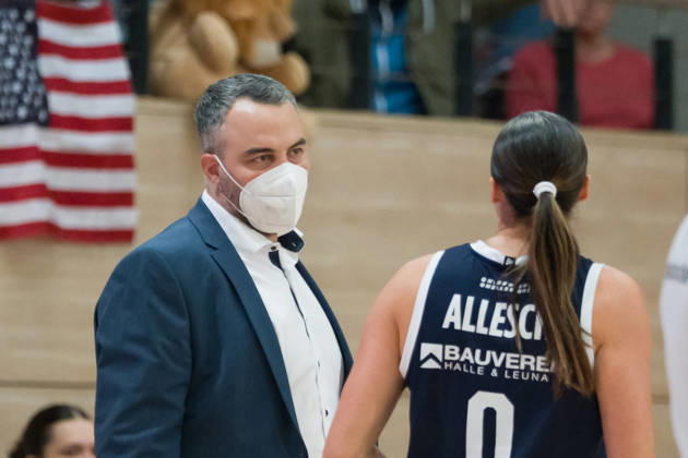 Timur Topal Lions, Head Coach wearing a mask, Helfit Lions vs. Herner TC, Women s Basketball, 1st Bundesliga, DBBL, Matchday 4 of the 2026–27 season, October 25, 2026, SWH Arena, Halle, Saxony-Anhalt, Germany