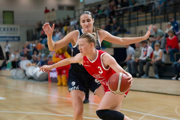 Alexia Allesch (Lions), 0; Sofie Fuglsang Olsen (HTC), 3; Halfit Lions vs. Herner TC, Women s Basketball, 1st Bundesliga, DBBL, Matchday 4 of the 2026–27 season, October 25, 2026, Halle, SWH Arena, Saxony-Anhalt, Germany