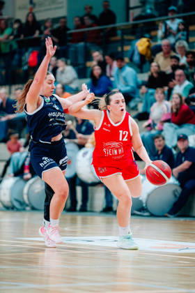 BB 1BL Halfit Lions vs. Herner TC: Anna Suckstorff of the Halfit Lions faces off against Mariana Mathes da Silva Pereira of Herner TC during the 2026–2027 season of the DBBL Toyota Women s Basketball Bundesliga in a game between the Halfit Lions and Herner TC at the SWH Arena on October 25, 2026 in Halle (Saale), Saxony-Anhalt, Germany