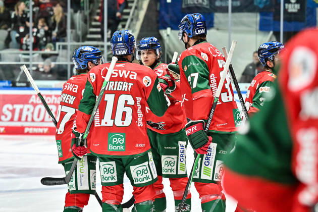 Penny DEL Augsburger Panther vs. Straubing Tigers, October 25, 2026, AUGSBURG, GERMANY October 25 The Panthers celebrate after Alexander BLANK scores the 1–0 goal for the Augsburger Panther 26 Goal Scorer Joy Happy during the Penny DEL match between the Augsburger Panther and the Straubing Tigers on Matchday 12 at the Curt Frenzel Stadium Copyright: xBEAUTIFULxSPORTS Goldbergx