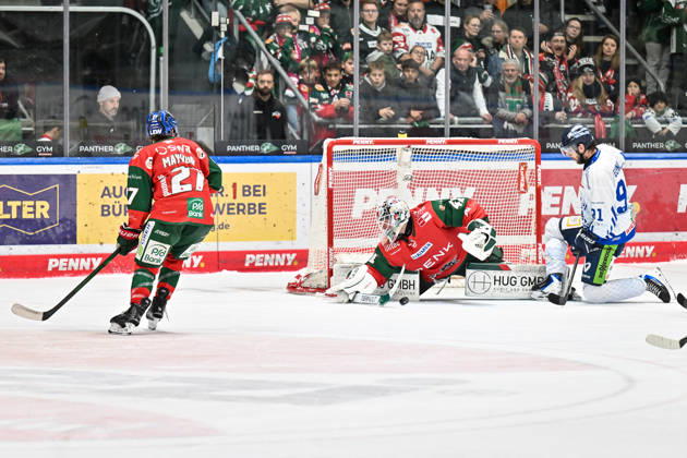 Penny DEL Augsburger Panther Straubing Tigers 25 10 2026 AUGSBURG, GERMANY OCTOBER 25 In this scene, Peyton JONES of the Augsburg Panthers (No. 41) barely manages to stop a shot during the Penny DEL match between the Augsburg Panthers and the Straubing Tigers on Matchday 12 at Curt Frenzel Stadium Copyright: xBEAUTIFULxSPORTS Goldbergx
