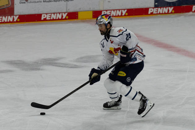Krefeld, Germany, September 18, 2026 PENNY DEL 2026–2027 Game 12: Krefeld Penguins vs. EHC Red Bull Munich Pictured: Ryan Murphy (RBM) with the puck at YAYLA ARENA, North Rhine-Westphalia Copyright: xFotostandx xGoertzx
