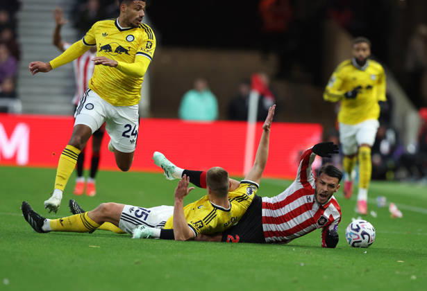 Sunderland, England, 25th October 2026. Enzo Le Fee (R) of Sunderland in action with Jaka Bijol of Leeds United during the Sunderland vs Leeds United Premier League match at the Stadium of Light, Sunderland. Picture credit should read: Nigel Roddis Sportimage EDITORIAL USE ONLY. No use with unauthorised audio, video, data, fixture lists, club league logos or live services. Online in-match use limited to 120 images, no video emulation. No use in betting, games or single club league player publications. SPI_018_NR_SUND_LEED SPI-5102-0017