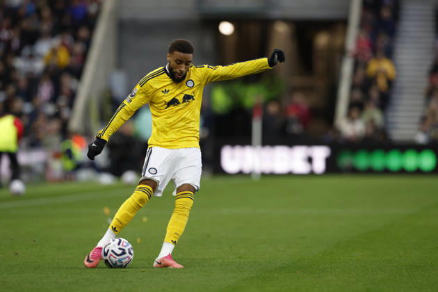 Sunderland v Leeds United, Premier League Jayden Bogle of Leeds United crosses during the Sunderland v Leeds United Premier League match at the Stadium of Light, Sunderland, England on 25 October 2026 Credit: Craig Cowan Every Second Media Editorial use only. All images are copyright Every Second Media Limited. No images may be reproduced without prior permission. All rights reserved. Premier League and Football League images are subject to licensing agreements with Football DataCo Limited. see https: www.football-dataco.com Copyright: xIMAGO EveryxSecondxMediax ESM-2252-0055 CraigxCowanx xEveryxSecondxMediax