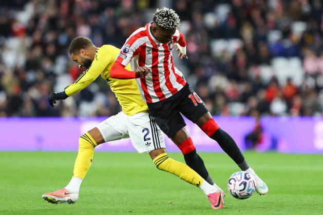 SUNDERLAND, ENGLAND, OCTOBER 25: Jayden Bogle of Leeds United (L) vies with Nilson Angulo of Sunderland AFC (R) on the ball during a Premier League 2026-27 match between Sunderland AFC and Leeds United at the Stadium of Light on October 25, 2026 in Sunderland, England. (Photo by Zach Forster Sports Press Photo) Copyright: xZachxForster SportsxPressxPhotox Sportspressphoto_SPR267715