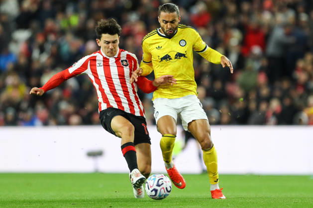 SUNDERLAND, ENGLAND, OCTOBER 25: Luke O Nien of Sunderland AFC (L) tackles Dominic Calvert-Lewin of Leeds United (R) on the ball during a Premier League 2026-27 match between Sunderland AFC and Leeds United at the Stadium of Light on October 25, 2026 in Sunderland, England. (Photo by Zach Forster Sports Press Photo) Copyright: xZachxForster SportsxPressxPhotox Sportspressphoto_SPR267719