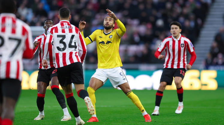 Sunderland v Leeds United, Premier League Leeds United forward Dominic Calvert-Lewin (9) during the Premier League match between Sunderland and Leeds United at the Stadium Of Light, Sunderland, UK on 25 October 2026. Editorial use only DataCo restrictions apply See www.football-dataco.com , Copyright: xSimonxDaviesx PSI-25055-0022
