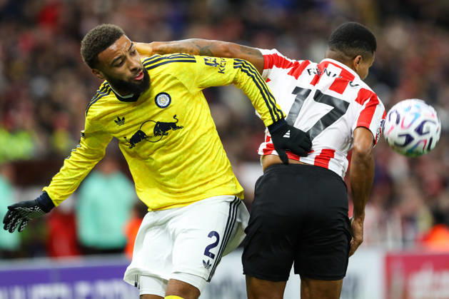 SUNDERLAND, ENGLAND, OCTOBER 25: Jayden Bogle of Leeds United (L) vies with Reinildo Mandava (R) during a Premier League 2026-27 match between Sunderland AFC and Leeds United at the Stadium of Light on October 25, 2026 in Sunderland, England. (Photo by Zach Forster Sports Press Photo) Copyright: xZachxForster SportsxPressxPhotox Sportspressphoto_SPR267723