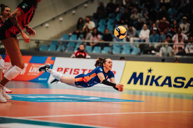 Women s Volleyball, 2026–2027 Season, DEKRA 1 Volleyball Bundesliga: ETV Hamburger Volksbank Volleys vs. USC Münster, October 25, 2026. Francesca Galuppi (6), ETV Hamburger Volksbank Volleys, jumps for the ball at the Hamburg CU Arena, Hamburg, Germany