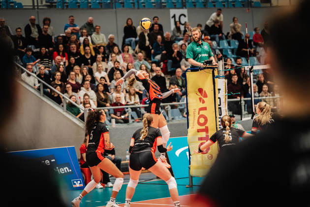 Women s Volleyball, 2026–2027 Season, DEKRA 1 Volleyball Bundesliga: ETV Hamburger Volksbank Volleys vs. USC Münster, October 25, 2026; Lina Köster 3; ETV Hamburger Volksbank Volleys on the attack; Hamburg CU Arena, Hamburg, Germany