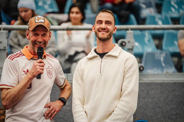 Women s Volleyball, 2026–2027 Season, DEKRA 1 Volleyball Bundesliga: ETV Hamburger Volksbank Volleys vs. USC Münster, October 25, 2026. Professional beach volleyball player Clemens Wickler (right) is interviewed by Norman Diercks (left) at the CU Arena in Hamburg, Germany.
