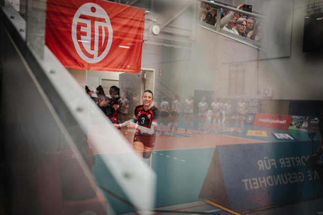 Women s Volleyball, 2026–2027 Season, DEKRA 1 Volleyball Bundesliga: ETV Hamburger Volksbank Volleys vs. USC Münster, October 25, 2026; Lina Köster 3; ETV Hamburger Volksbank Volleys enters the arena; Hamburg CU Arena, Hamburg, Germany