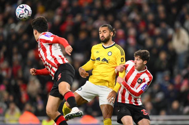 Dominic Calvert-Lewin of Leeds United (centre) tussles with Trai Hume of Sunderland Sunderland v Leeds United, Premier League, Football, Stadium of Light, Sunderland, Tyne & Wear, UK - 25 Oct 2026Sunderland Stadium of Light Tyne & Wear United Kingdom EDITORIAL USE ONLY No use with unauthorised audio, video, data, fixture lists, club league logos or live services. Online in-match use limited to 120 images, no video emulation. No use in betting, games or single club league player publications. Copyright: xRichardxLee Shutterstockx 17234649au
