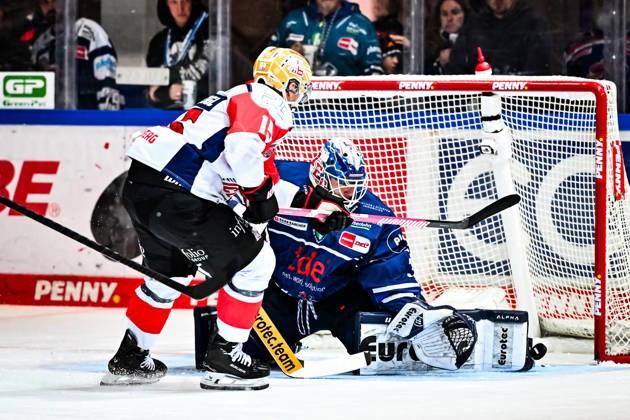 Hendrik Hane, Iserlohn Roosters, 32; Colin Ugbekile, Iserlohn Roosters, 79; Nikolaus Heigl, Nuremberg Ice Tigers, 15, GER, Iserlohn Roosters vs. Nuremberg Ice Tigers, Ice Hockey, Penny DEL, Matchday 12, 2026–2027 Season, October 25, 2026, GER, Iserlohn Roosters vs. Nuremberg Ice Tigers, Ice Hockey, Penny DEL, Matchday 12, 2026–2027 Season, October 25, 2026, Iserlohn Copyright: xJonasxBrockmann Eibner-Pressefotox EP_JBN