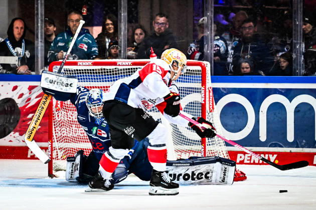 Nikolaus Heigl, Nuremberg Ice Tigers, 15; Hendrik Hane, Iserlohn Roosters, 32, GER, Iserlohn Roosters vs. Nuremberg Ice Tigers, Ice Hockey, Penny DEL, Matchday 12, 2026–2027 Season, October 25, 2026, GER, Iserlohn Roosters vs. Nuremberg Ice Tigers, Ice Hockey, Penny DEL, Matchday 12, 2026–2027 Season, October 25, 2026, Iserlohn Copyright: xJonasxBrockmann Eibner-Pressefotox EP_JBN