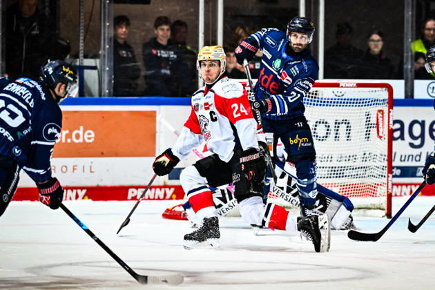 Peter Quennville, Iserlohn Roosters, 89; Justin Scott, Iserlohn Roosters, 20; Joonas Nättinen, Iserlohn Roosters, 15; Marcus Weber, Nuremberg Ice Tigers, 24, GER, Iserlohn Roosters vs. Nuremberg Ice Tigers, Ice Hockey, Penny DEL, Matchday 12, 2026–2027 Season, October 25, 2026, GER, Iserlohn Roosters vs. Nuremberg Ice Tigers, Ice Hockey, Penny DEL, Matchday 12, 2026–2027 Season, October 25, 2026, Iserlohn Copyright: xJonasxBrockmann Eibner-Pressefotox EP_JBN