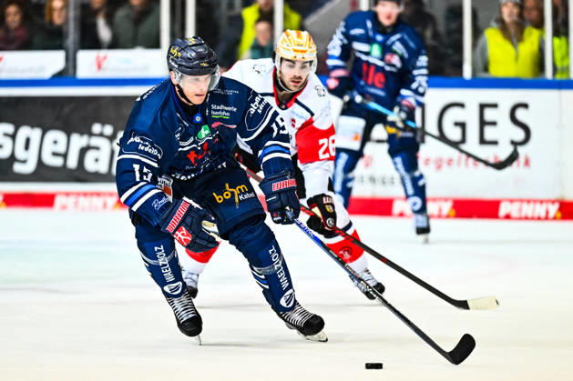 Joonas Nättinen, Iserlohn Roosters; 15, Jackson Cates, Nuremberg Ice Tigers; 26, GER, Iserlohn Roosters vs. Nuremberg Ice Tigers, Ice Hockey, Penny DEL, Matchday 12, 2026–2027 Season, October 25, 2026, GER, Iserlohn Roosters vs. Nuremberg Ice Tigers, Ice Hockey, Penny DEL, Matchday 12, 2026–2027 Season, October 25, 2026, Iserlohn Copyright: xJonasxBrockmann Eibner-Pressefotox EP_JBN