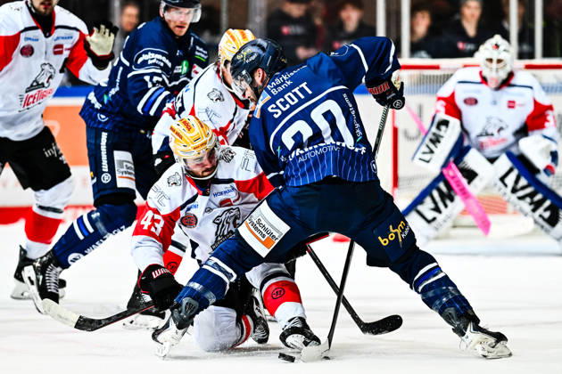 Justin Scott, Iserlohn Roosters, 20; Greg Meireles, Nuremberg Ice Tigers, 43, GER, Iserlohn Roosters vs. Nuremberg Ice Tigers, Ice Hockey, Penny DEL, Matchday 12, 2026–2027 Season, October 25, 2026, GER, Iserlohn Roosters vs. Nuremberg Ice Tigers, Ice Hockey, Penny DEL, Matchday 12, 2026–2027 Season, October 25, 2026, Iserlohn Copyright: xJonasxBrockmann Eibner-Pressefotox EP_JBN