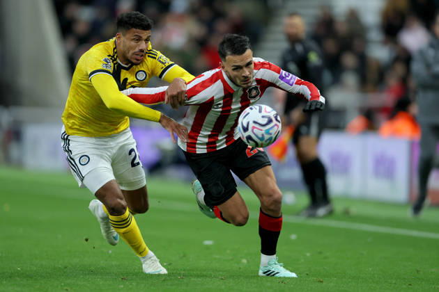 Sunderland v Leeds United - Premier League 2026 27 James Justin of Leeds United and Enzo Le Fee of Sunderland challenge during the Premier League 2026 27 match between Sunderland and Leeds United at Stadium of Light on October 25, 2026 in Sunderland, England. WARNING! This Photograph May Only Be Used For Newspaper And Or Magazine Editorial Purposes. May Not Be Used For Publications Involving 1 player, 1 Club Or 1 Competition Without Written Authorisation From Football DataCo Ltd. For Any Queries, Please Contact Football DataCo Ltd on +44 (0) 207 864 9121 Sunderland Stadium of Light England United Kingdom Copyright: xAllstarxPicturexLibraryxLtdx