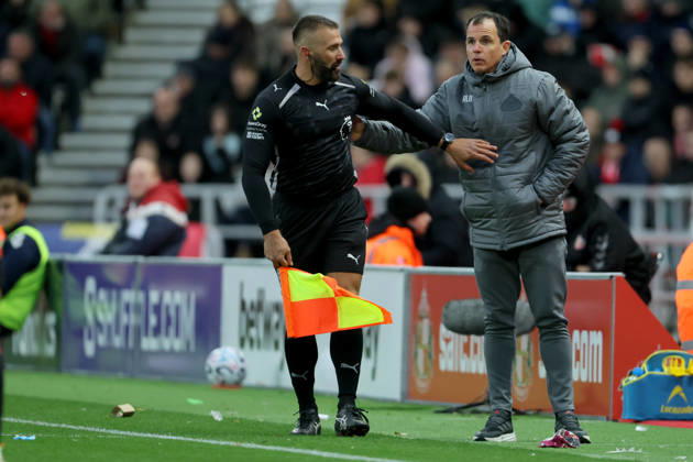 Sunderland v Leeds United - Premier League 2026 27 Assistant Referee Constantine Hatzioakis and Regis Le Bris Manager of Sunderland on the side line during the Premier League 2026 27 match between Sunderland and Leeds United at Stadium of Light on October 25, 2026 in Sunderland, England. WARNING! This Photograph May Only Be Used For Newspaper And Or Magazine Editorial Purposes. May Not Be Used For Publications Involving 1 player, 1 Club Or 1 Competition Without Written Authorisation From Football DataCo Ltd. For Any Queries, Please Contact Football DataCo Ltd on +44 (0) 207 864 9121 Sunderland Stadium of Light England United Kingdom Copyright: xAllstarxPicturexLibraryxLtdx