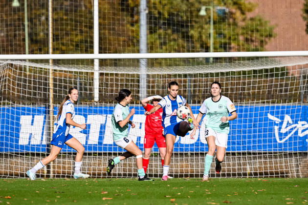 October 25, 2026, Soccer, Women s Bundesliga 2, 2026–2027, Matchday 10, Hertha BSC Berlin vs. SG 99 Andernach, Lotte Reimold; Hertha BSC has its back to the goal and receives the ball