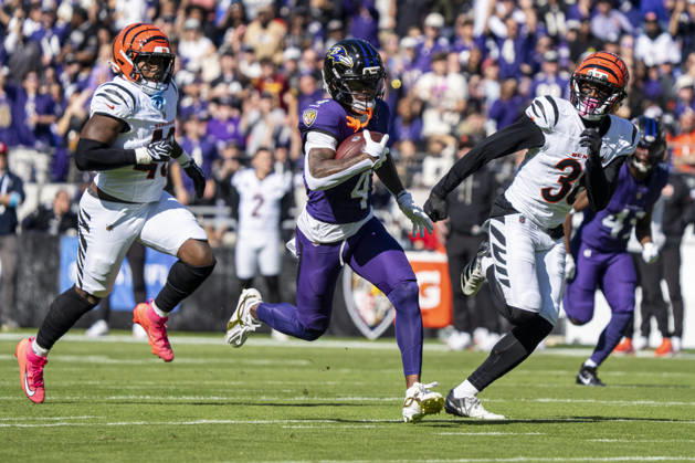 BALTIMORE, MD - OCTOBER 25: Zay Flowers 4 of the Baltimore Ravens runs for a touchdown while being pursued by Barrett Carter 49 of the Cincinnati Bengals and D.J. Ivey 38 of the Cincinnati Bengals during the first quarter of an NFL, American Football Herren, USA football game between the Baltimore Ravens and the Cincinnati Bengals at M&T Bank Stadium on October 25, 2026 in Baltimore, Maryland. (Photo by Ben Hsu Icon Sportswire) NFL: OCT 25 Bengals at Ravens EDITORIAL USE ONLY Icon224261025012