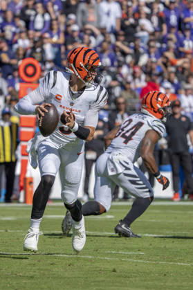 BALTIMORE, MD - OCTOBER 25: Joe Burrow 9 of the Cincinnati Bengals runs out of the pocket during an NFL, American Football Herren, USA football game between the Baltimore Ravens and the Cincinnati Bengals at M&T Bank Stadium on October 25, 2026 in Baltimore, Maryland. (Photo by Ben Hsu Icon Sportswire) NFL: OCT 25 Bengals at Ravens EDITORIAL USE ONLY Icon224261025021
