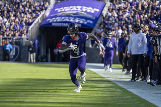 BALTIMORE, MD - OCTOBER 25: Zay Flowers 4 of the Baltimore Ravens runs downfield with the ball during an NFL, American Football Herren, USA football game between the Baltimore Ravens and the Cincinnati Bengals at M&T Bank Stadium on October 25, 2026 in Baltimore, Maryland. (Photo by Ben Hsu Icon Sportswire) NFL: OCT 25 Bengals at Ravens EDITORIAL USE ONLY Icon224261025022