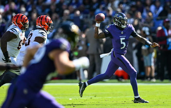 Baltimore Ravens quarterback Tyler Huntley (5) scrambles against the Cincinnati Bengals during the second quarter at M&T Bank Stadium in Baltimore, Maryland, on Sunday, October 25, 2026.  BAL20261025107 DAVIDxTULIS