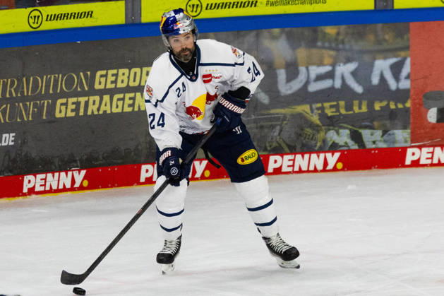 Krefeld, Germany, September 18, 2026 PENNY DEL 2026–2027, Game 12: Krefeld Penguins vs. EHC Red Bull Munich. Pictured: Ryan Murphy (RBM) with the puck at YAYLA ARENA, North Rhine-Westphalia Copyright: xFotostandx xGoertzx