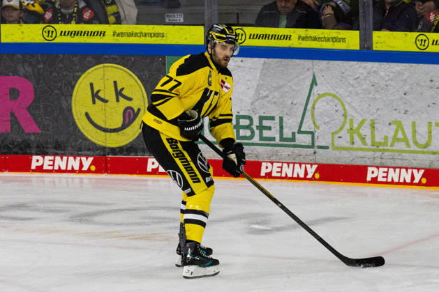 Krefeld, Germany, September 18, 2026 PENNY DEL 2026–2027 Game 12: Krefeld Penguins vs. EHC Red Bull Munich Pictured: Mick Köhler (KEV) with the puck at YAYLA ARENA, North Rhine-Westphalia Copyright: xFotostandx xGoertzx